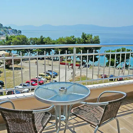 Drvenik Palace 3*